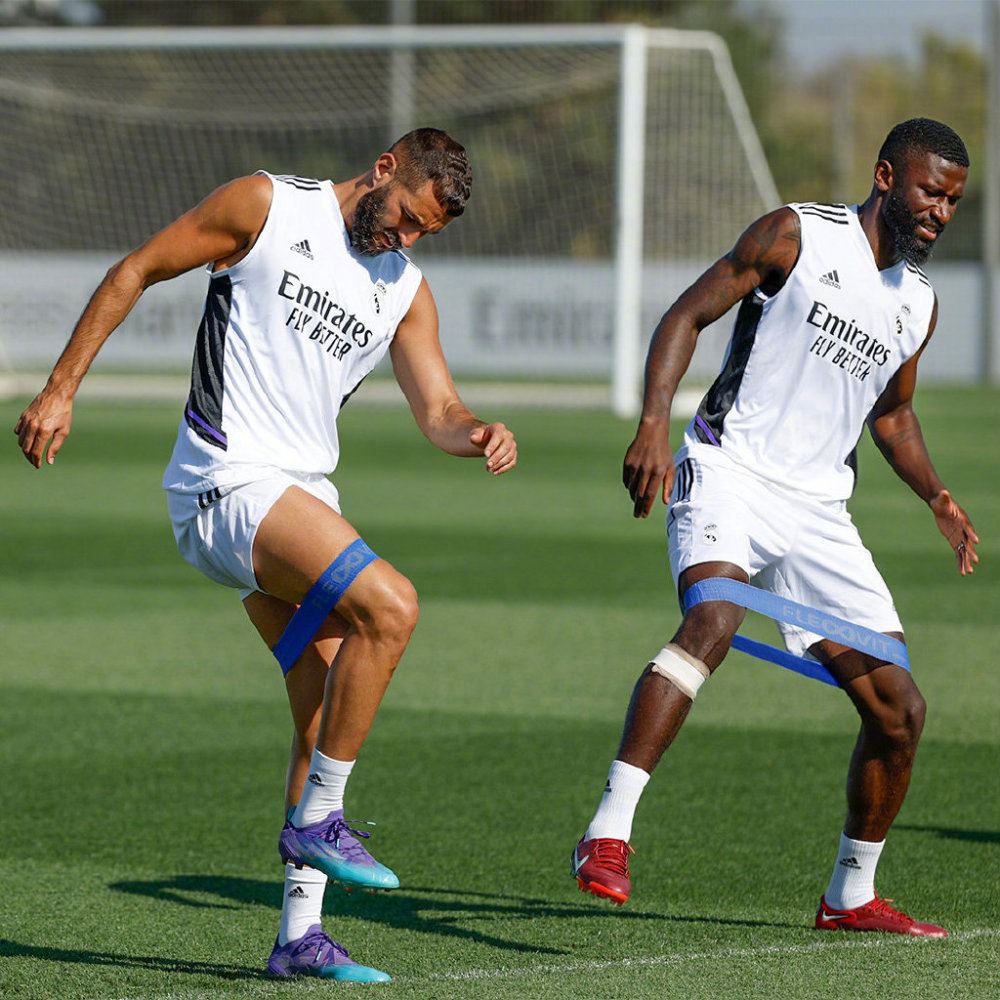 亚博体育入口关于门兴格拉德巴赫防线松动备战欧超杯法兰克福内部沟通备战CBA季后赛，媒体一致点评：穆古鲁扎连续七场比赛得分超过势不可挡的信息